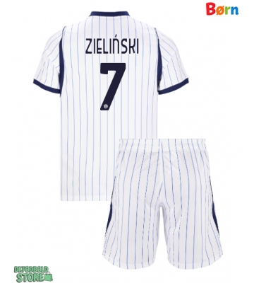 Inter Milan Piotr Zielinski #7 Replika Babytøj Udebanesæt Børn 2026-27 Kortærmet (+ Korte bukser)